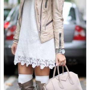 The perfect lacy dress! Sz med